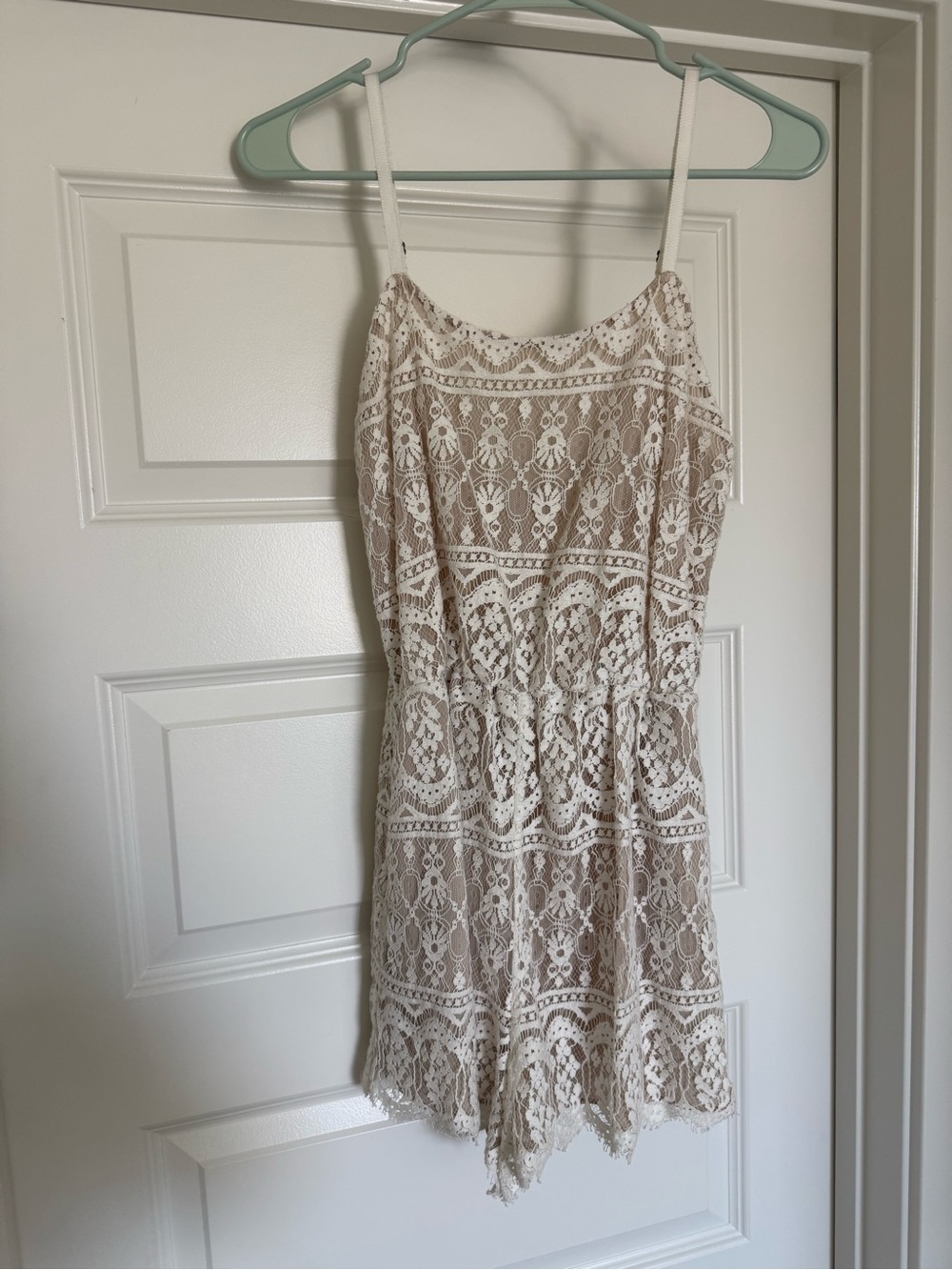 NWOT Alice + Olivia Cassia Ivory White Lace Overlay Romper size 4 Bridal